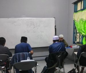 pengajar di kelas mishbah
